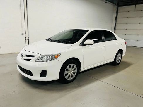 Used 2011 Toyota Corolla LE FWD image 2