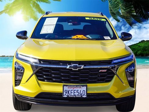 Used 2024 Chevrolet Trax RS w/ Driver Confidence Package image 2