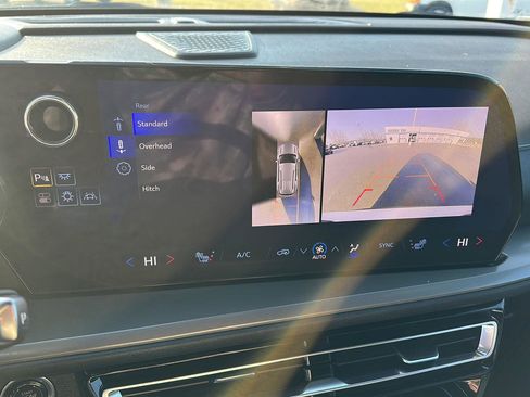 Used 2024 Chevrolet Traverse LT w/ Enhanced Driving Package image 29