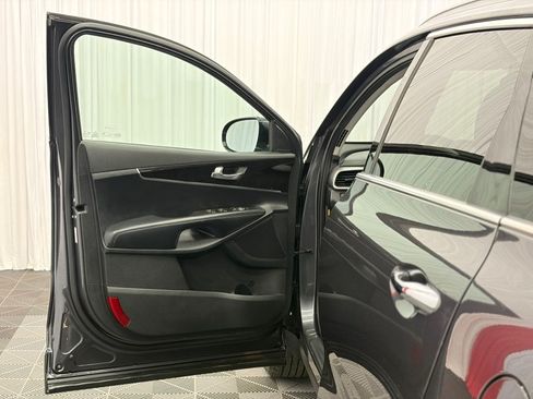 Used 2017 Kia Sorento AWD image 11