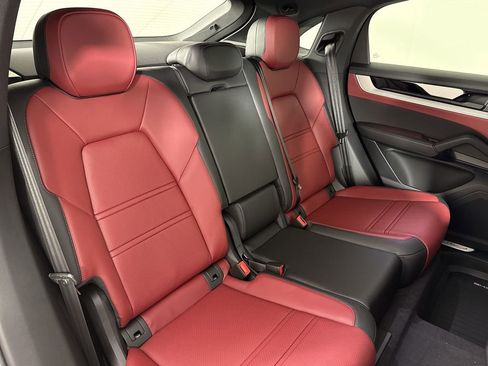 New 2026 Porsche Cayenne Coupe AWD/4WD image 22