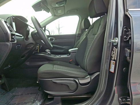 Used 2023 Kia Sorento LX image 13