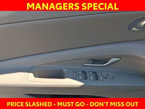 Used 2024 Hyundai Elantra SEL image 11