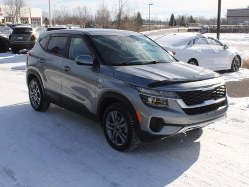 Certified 2023 Kia Seltos LX image 3