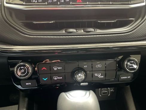 New 2026 Jeep Compass Latitude AWD/4WD image 18