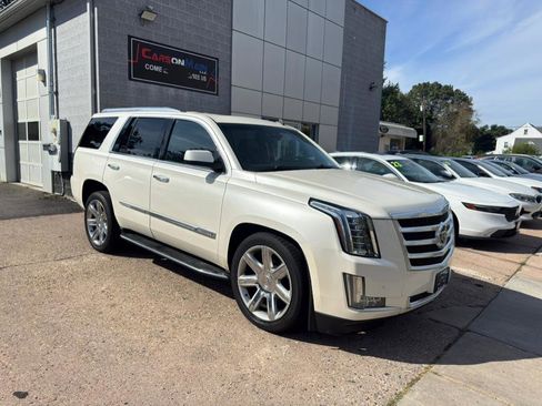 Used 2015 Cadillac Escalade Luxury image 1