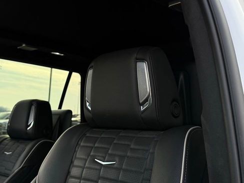 Used 2023 Cadillac Escalade Sport Platinum w/ LPO, ONYX Package image 39