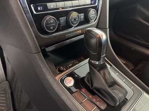 Used 2017 Volkswagen Passat 1.8T SE w/ SE Lighting Package image 19