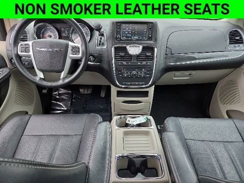 Used 2016 Chrysler Town & Country Touring-L FWD image 2