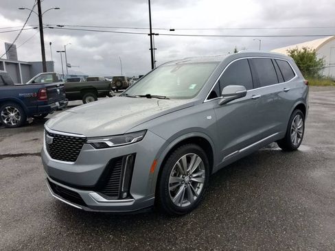 Used 2023 Cadillac XT6 Premium Luxury w/ Technology Package FWD image 4