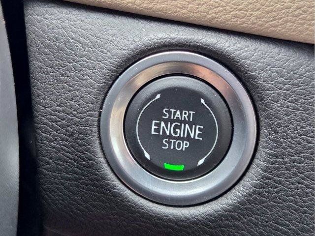 Certified 2025 Cadillac XT4 Premium Luxury w/ Cold Weather Package FWD image 31
