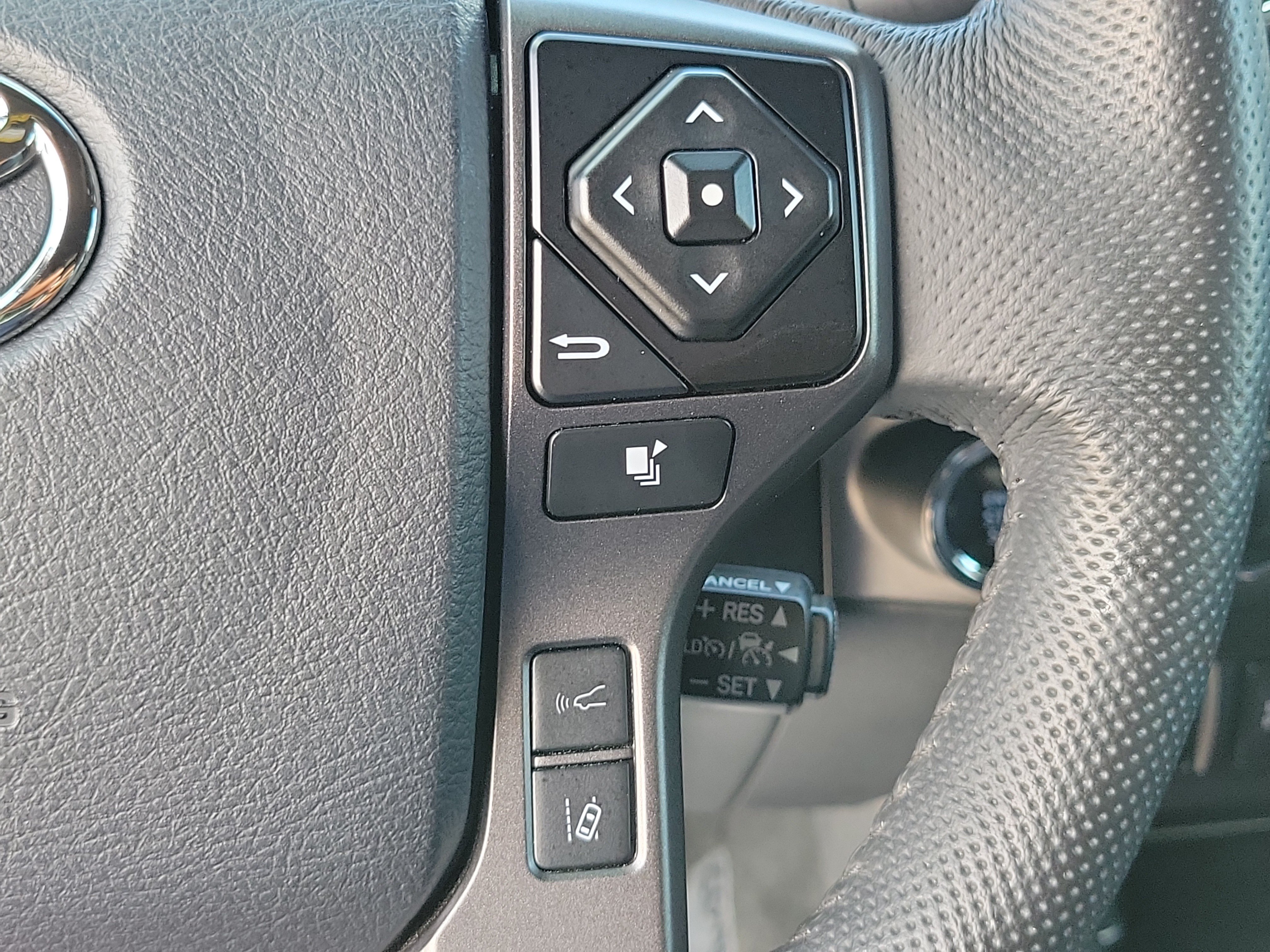 Used 2023 Toyota Tacoma TRD Sport w/ Technology Package AWD/4WD image 19