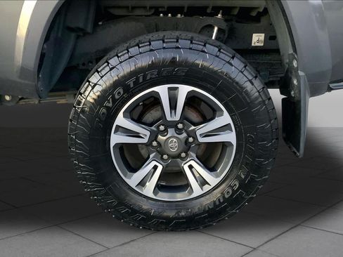 Used 2019 Toyota Tacoma TRD Sport RWD image 11