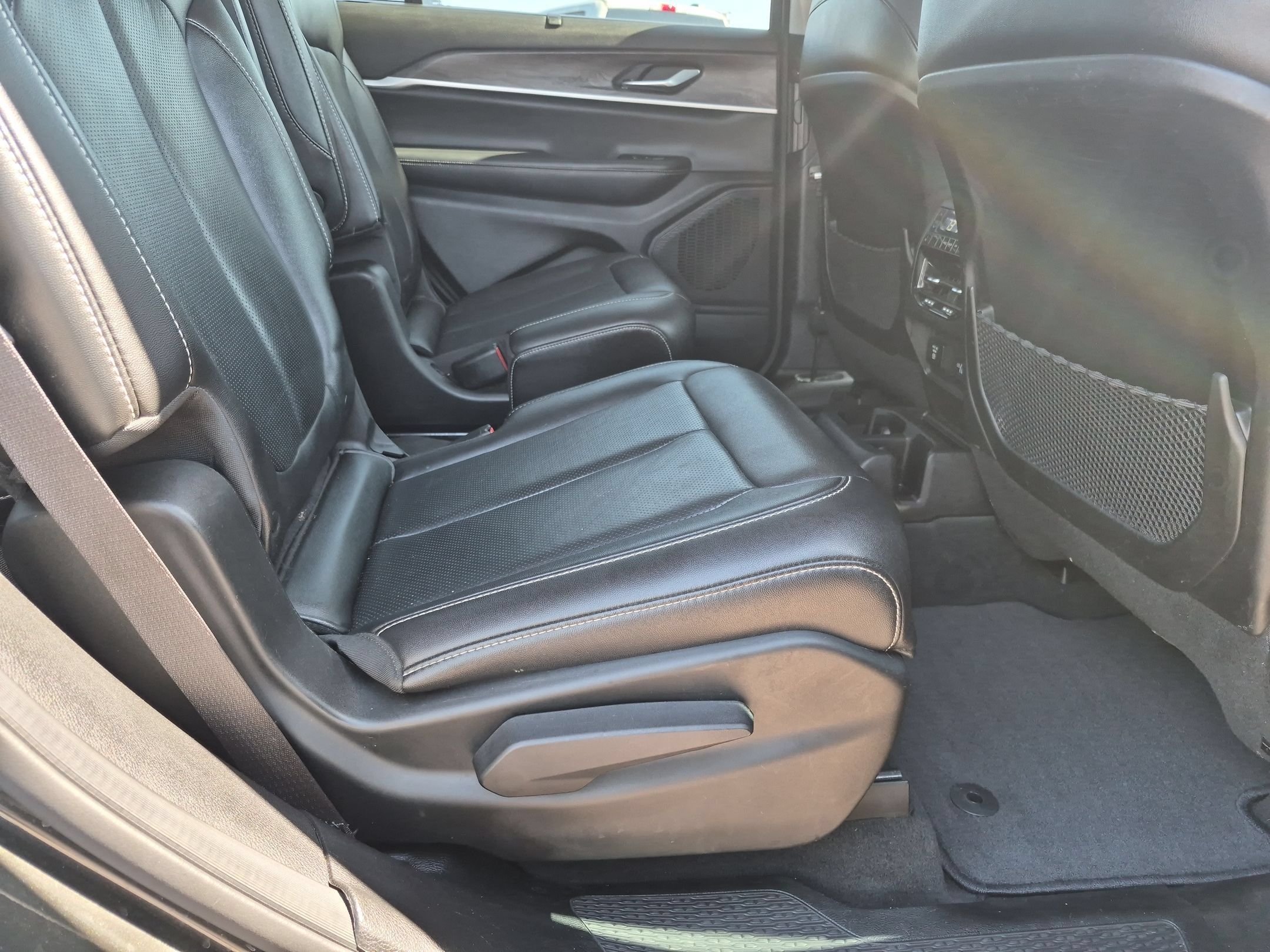 Used 2023 Jeep Grand Cherokee L Limited w/ Luxury Tech Group II RWD image 23