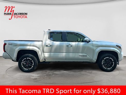 Used 2024 Toyota Tacoma TRD Sport w/ TRD Sport Upgrade Package RWD image 8