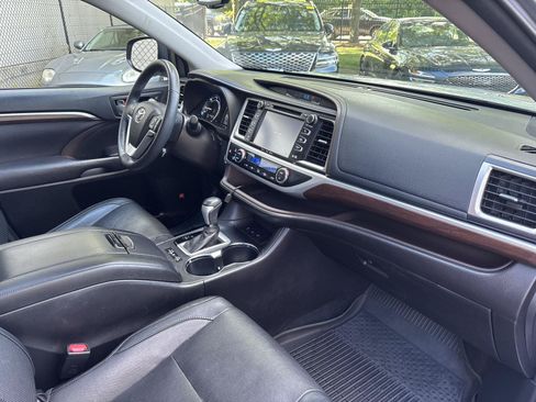 Used 2016 Toyota Highlander Limited Platinum AWD/4WD image 9