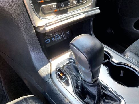 Used 2018 Jeep Grand Cherokee Altitude AWD/4WD image 25