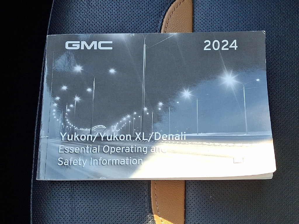 Used 2024 GMC Yukon XL AT4 w/ Technology Package AWD/4WD image 27