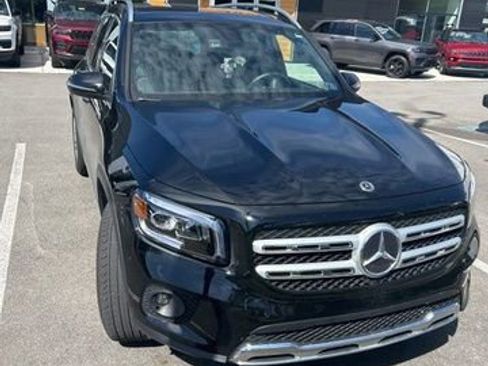 Used 2021 Mercedes-Benz GLB 250 4MATIC image 2