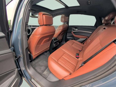 Used 2022 Audi e-tron Prestige w/ Prestige Package AWD/4WD image 40