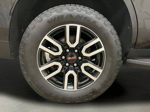 Used 2022 GMC Yukon AT4 AWD/4WD image 31