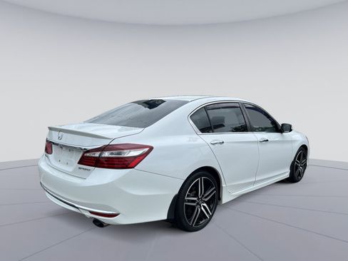 Used 2016 Honda Accord Sport image 9