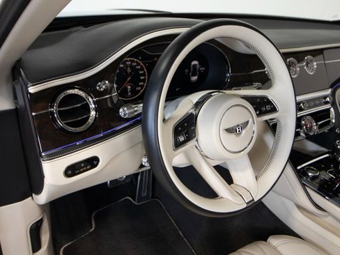 Used 2023 Bentley Flying Spur Azure image 23