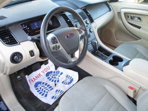 Used 2017 Ford Taurus SE image 28