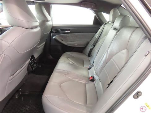 Used 2019 Toyota Avalon Limited w/ Advanced Safety Package FWD image 32