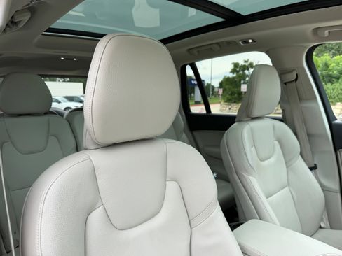 Used 2019 Volvo XC90 T5 Momentum w/ Protection Package Premier FWD image 11