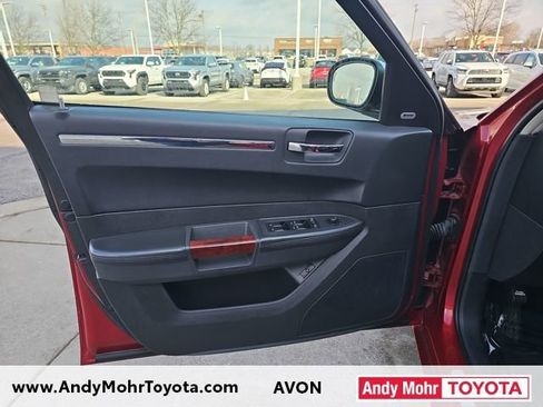 Used 2009 Chrysler 300 C w/ Luxury Group II image 10