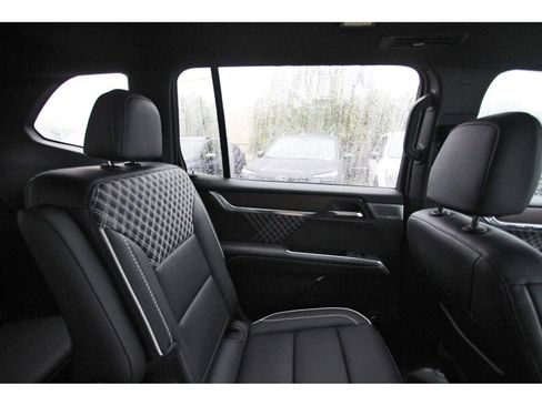 Used 2025 GMC Acadia Denali w/ Super Cruise Package FWD image 12