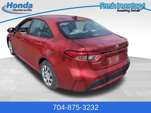 Used 2021 Toyota Corolla LE image 5
