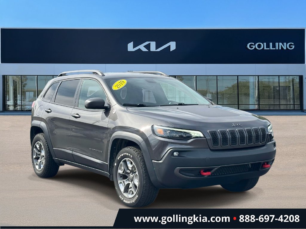 Used 2019 Jeep Cherokee Trailhawk w/ Comfort/Convenience Group AWD/4WD image 1