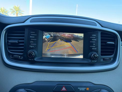 Used 2020 Kia Sorento LX image 29