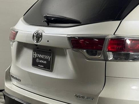 Used 2015 Toyota Highlander XLE AWD/4WD image 16