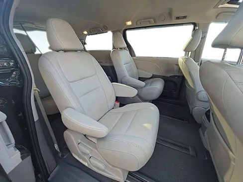 Used 2020 Toyota Sienna XLE AWD/4WD image 9