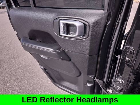 Used 2020 Jeep Gladiator Overland image 17