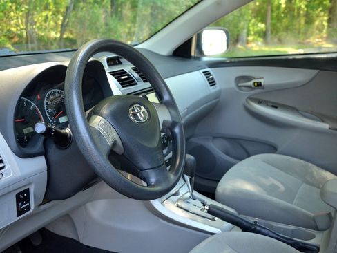 Used 2013 Toyota Corolla LE FWD image 10