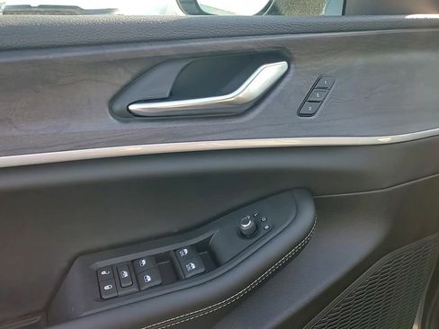 New 2025 Jeep Grand Cherokee Limited w/ Black Appearance Package image 10