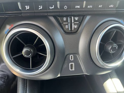 Used 2021 Chevrolet Blazer LT FWD image 34