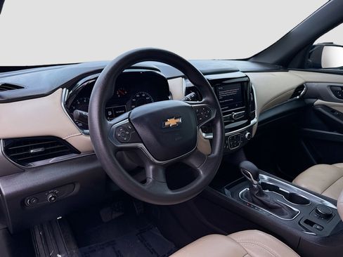 Used 2023 Chevrolet Traverse LS image 9