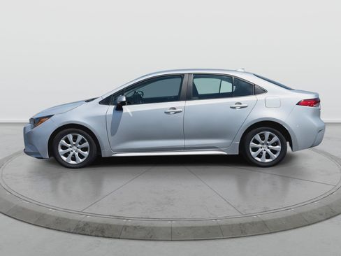 Used 2024 Toyota Corolla LE FWD image 5