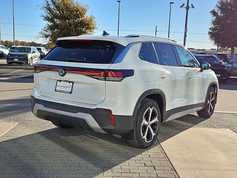New 2026 Volkswagen Tiguan SE FWD image 4