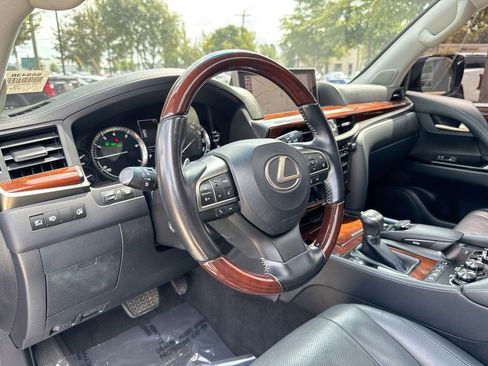 Used 2021 Lexus LX 570 4WD w/ Luxury Package image 20