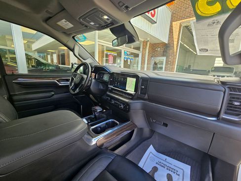 Used 2023 Chevrolet Silverado 1500 RST w/ Z71 Off-Road Package image 9