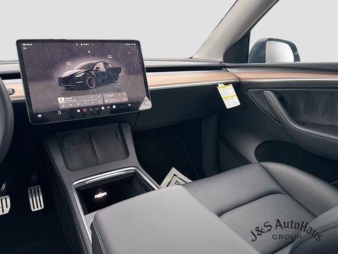 Used 2023 Tesla Model Y Performance image 28