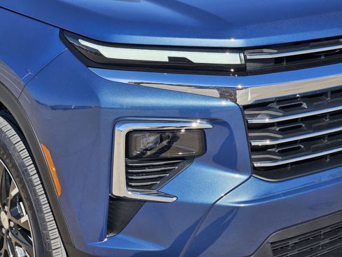 New 2026 Chevrolet Traverse LT w/ Sun and Wheel Package FWD image 10