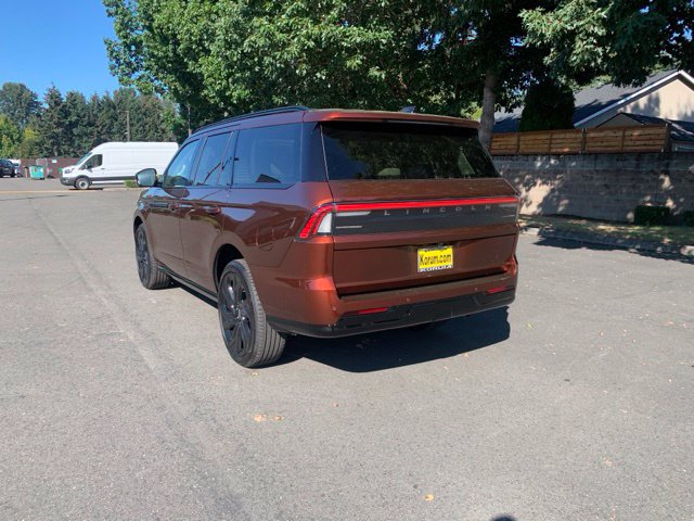 New 2027 Lincoln Navigator Reserve w/ Jet Appearance Package AWD/4WD image 3