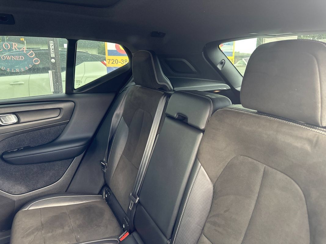 Used 2019 Volvo XC40 T5 R-Design AWD/4WD image 27